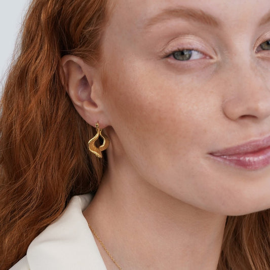 18K GEOMETRIC WAVE GOLD HOOP EARRINGS