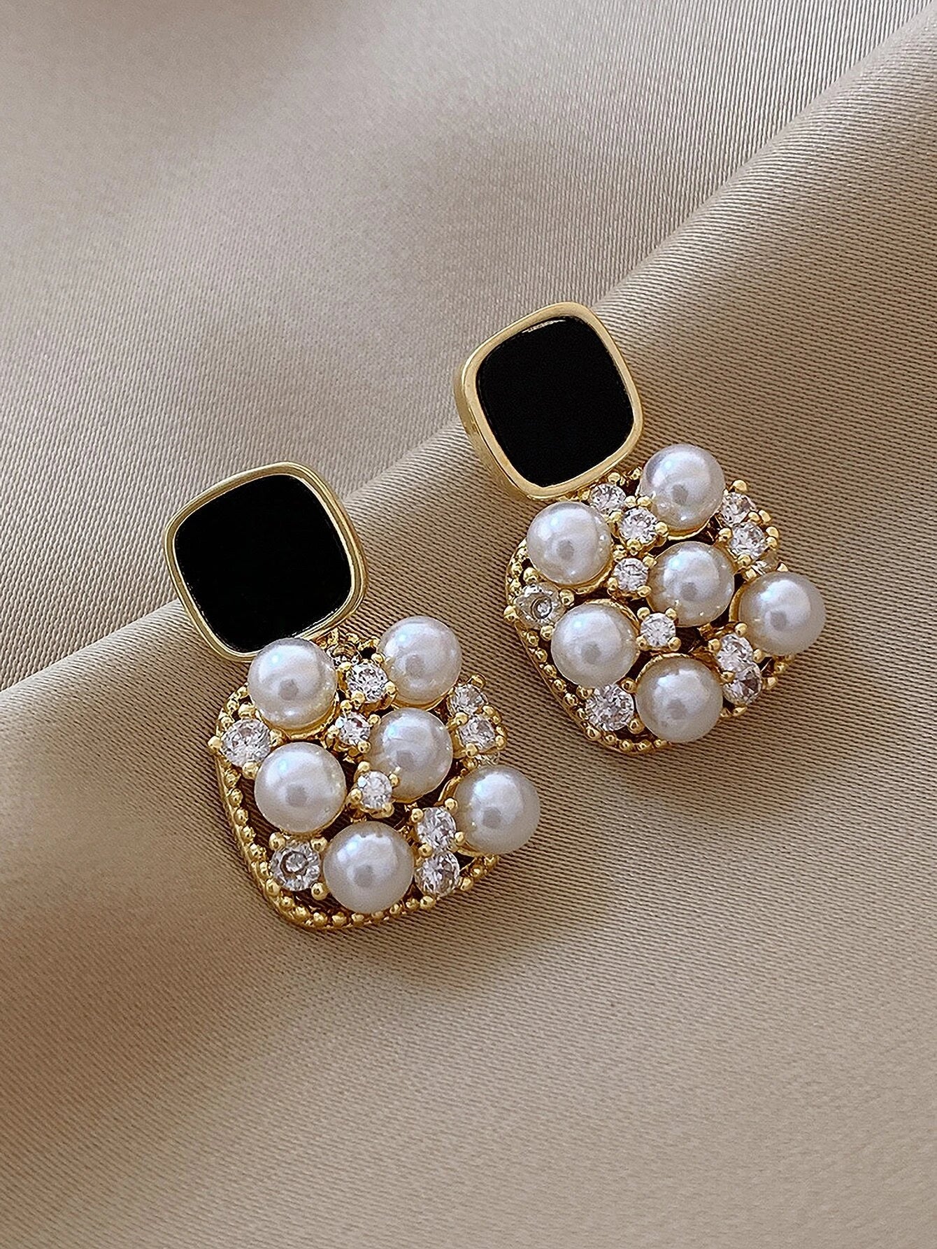 Pearl Drop Earrings – Timeless & Sophisticated Jewelry for Women.