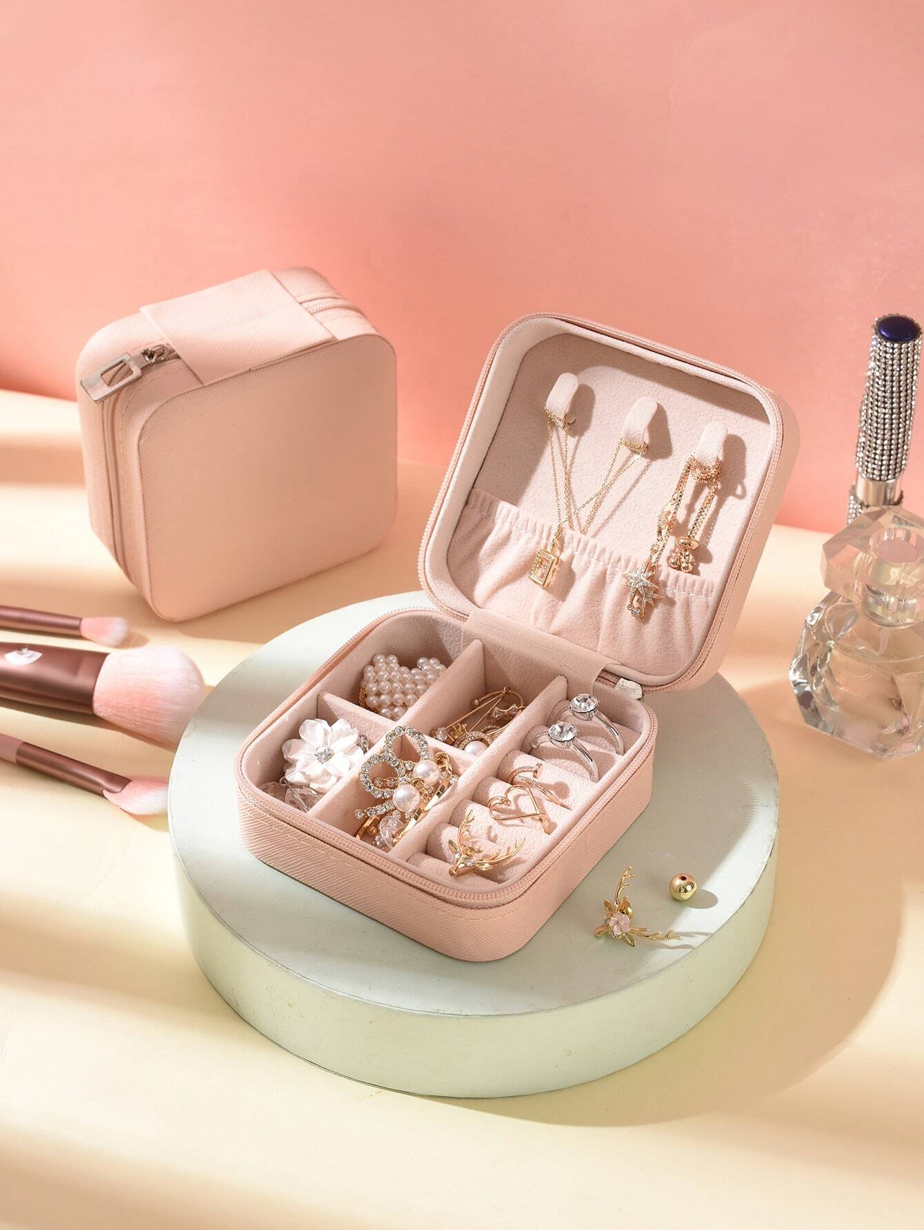 Green Velvet Jewellery Storage Box – Elegant Organizer with Mirror & Compartments