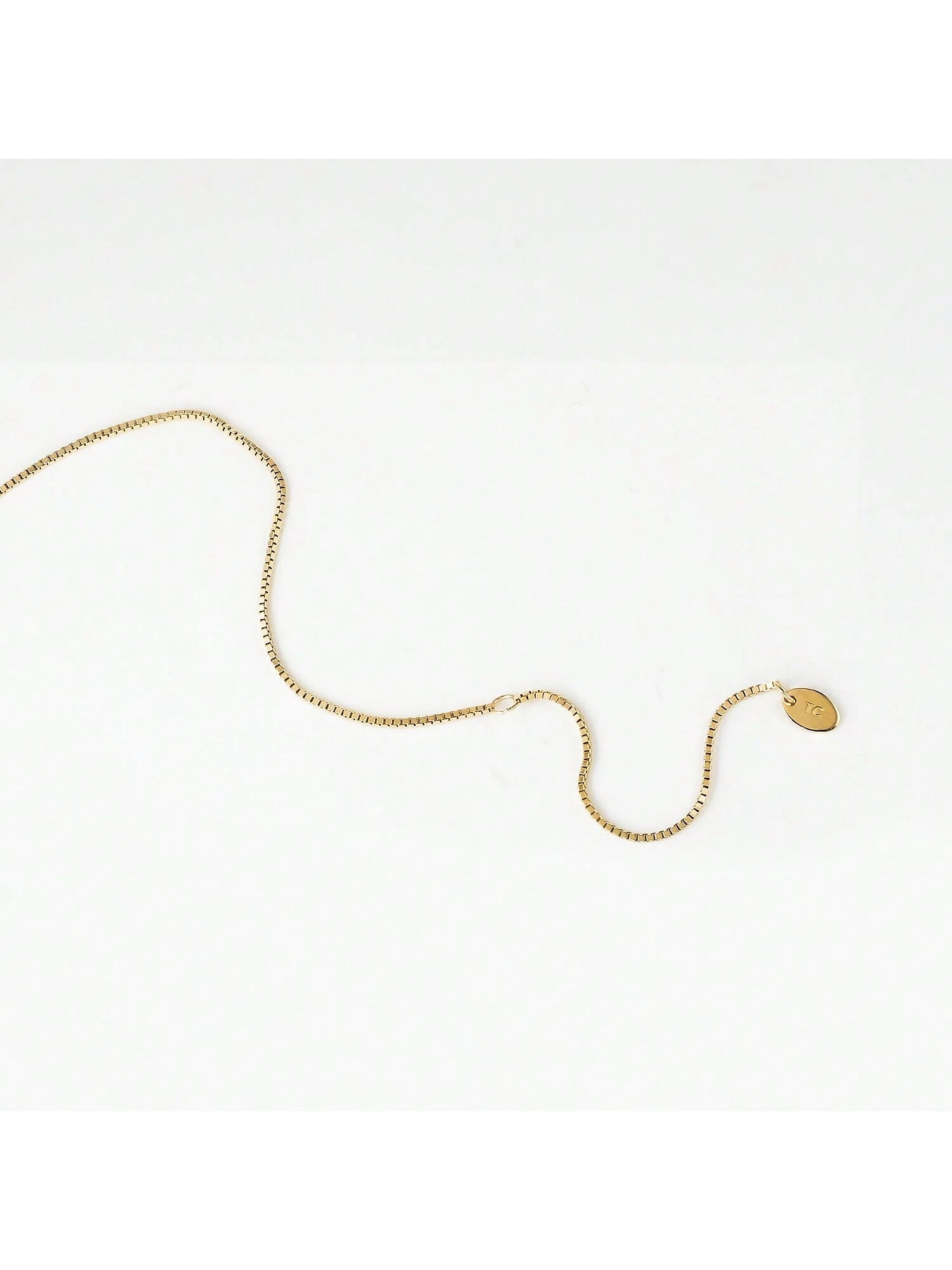 Gold-Plated Lady of Guadalupe Pendant Necklace – Adjustable Chain - Women's Faith-Inspired Jewellery"
