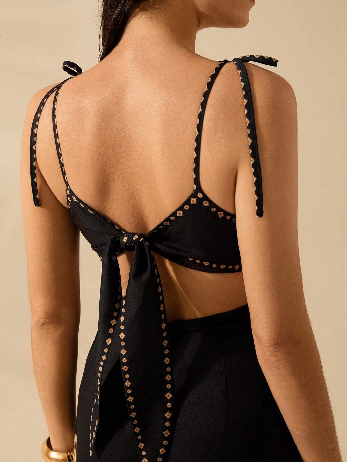 Bohemian Sleeveless Black Dress with Banana Tree Print – Hollow Waist & Back Tie Detail