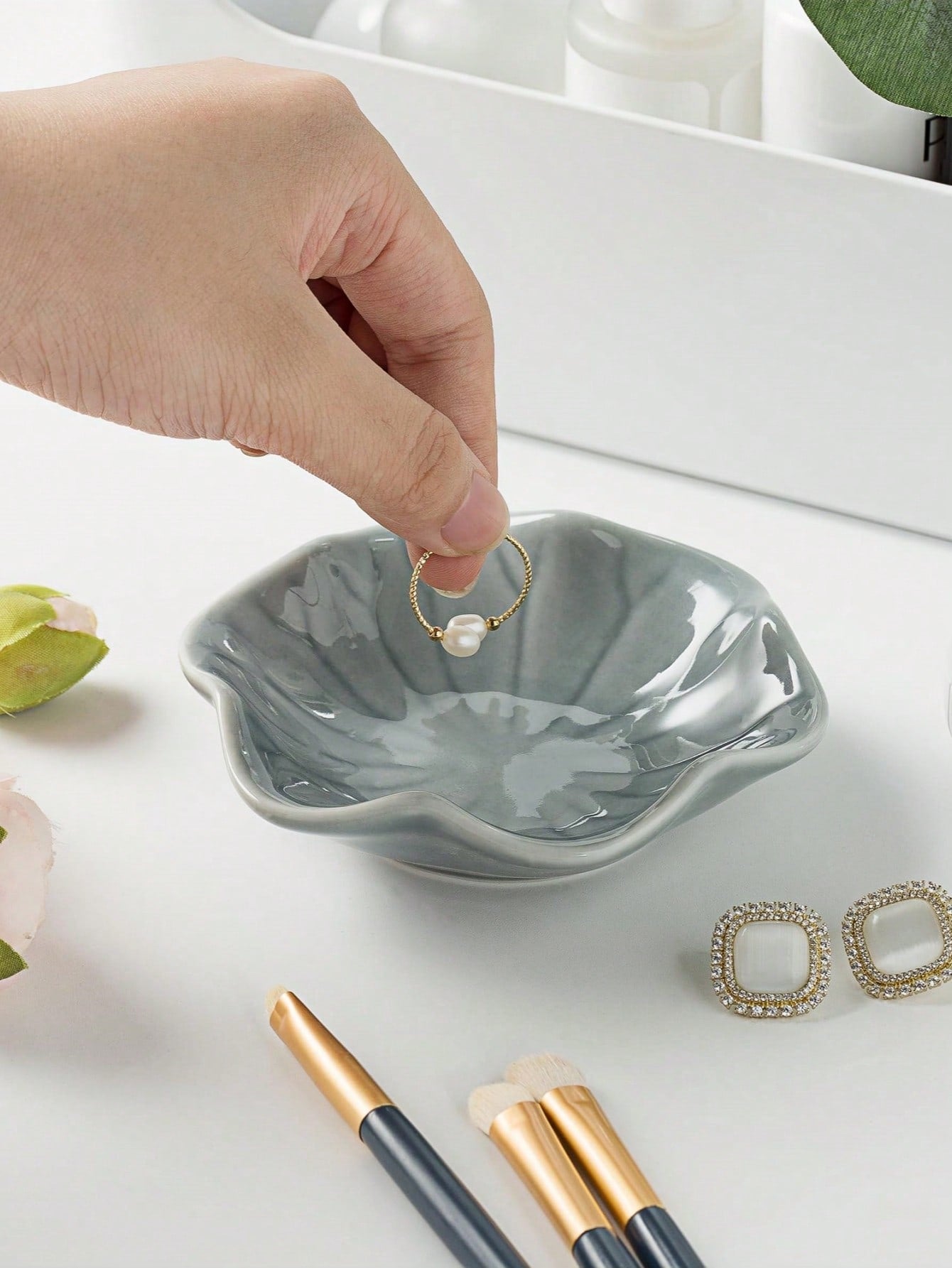 Ceramic Lotus Leaf Jewellery Tray – Trinket Dish for Rings, Earrings & Keys