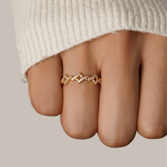 Twisted Crystal Crown Ring – 18k Gold with Sparkling Crystals