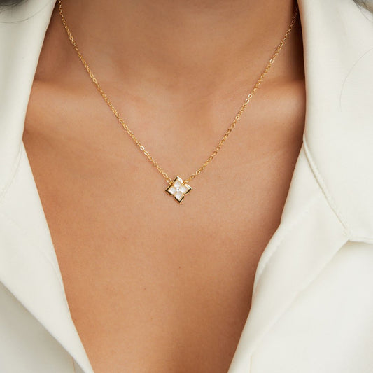 18K Dalia White Iris Clover Necklace – Elegant Floral Pendant Jewelry