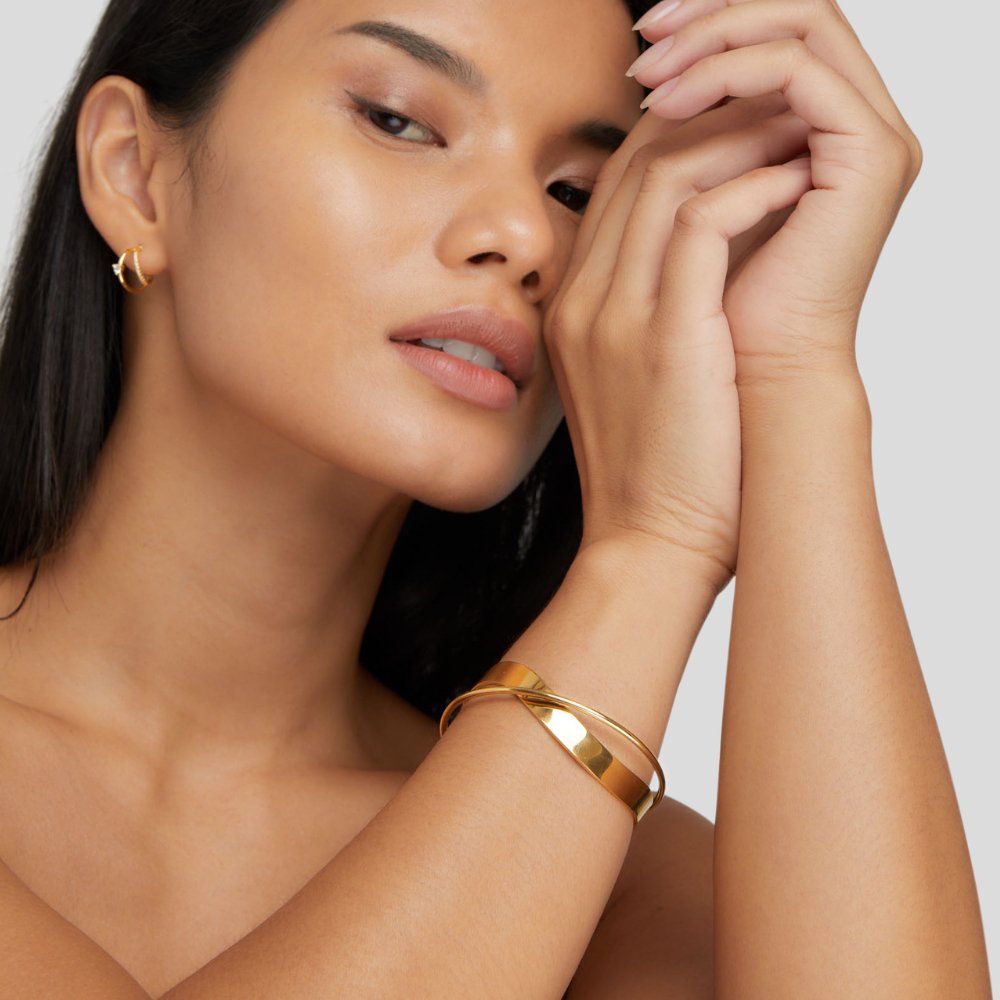 18K Gold Eve Bangle – Elegant Gold Bangle