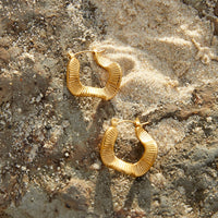 18K GEOMETRIC WAVE GOLD HOOP EARRINGS