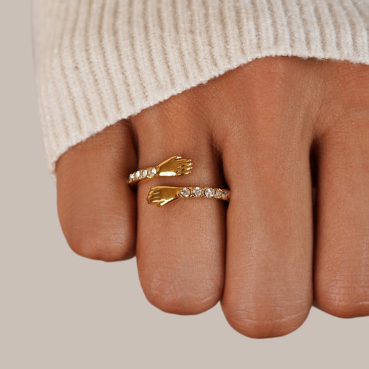 Hug Me Forever 18k Gold Ring
