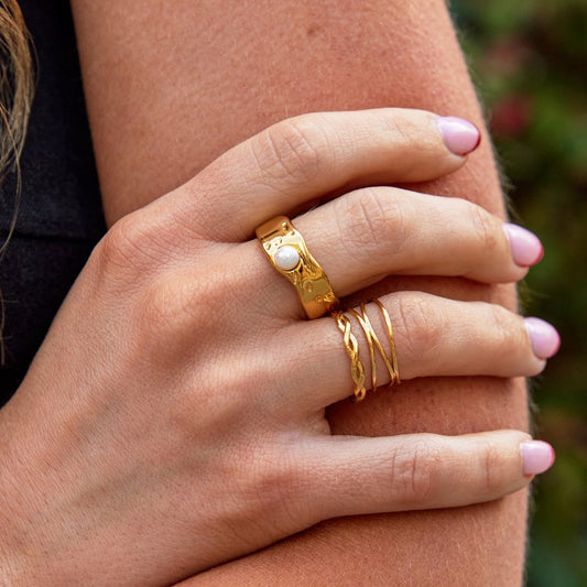 Gold Pearl Ring – Bold 18k Gold with Elegant Pearl Accent